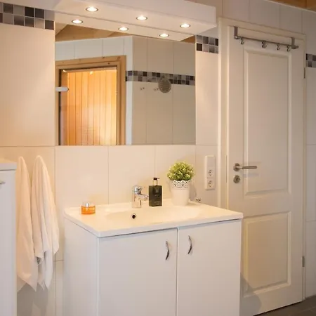 Deichloft Bis 6 Personen Mit Kaminofen, Whirlpool Und Sauna - Haustiere Herzlich Willkommen, Nah Am Hafen